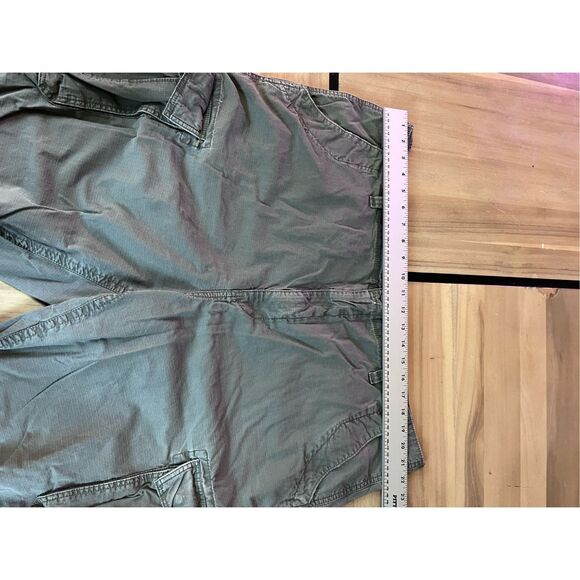 Roundtree & Yorke Men's Classic Fit 9" Inseam Stretch Cargo Shorts Khaki 44 - Picture 3 of 8